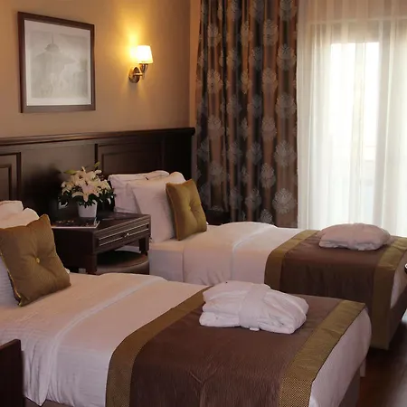 Manesol Boutique Lamartine Hotel 3*
